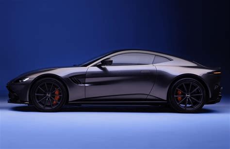 2021 Aston Martin Vantage Coupe Arrives With Manual Box Carbuzz