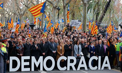 Movimiento político que aúna los principios democráticos con algunos postulados de la doctrina y el pensamiento social cristianos. "Democracia" en tiempos de propaganda. | SUBURBANO