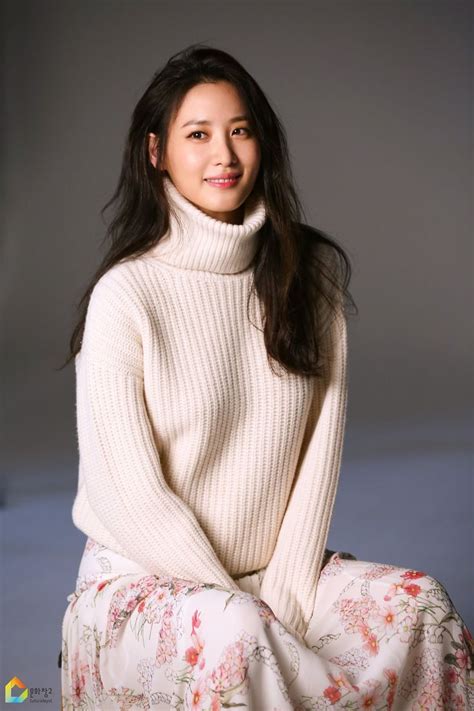 Claudia Kim 수현 Claudia Kim Korean Actresses Comedians Turtleneck