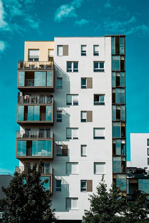 Residential Buildings Pictures Download Free Images On Unsplash