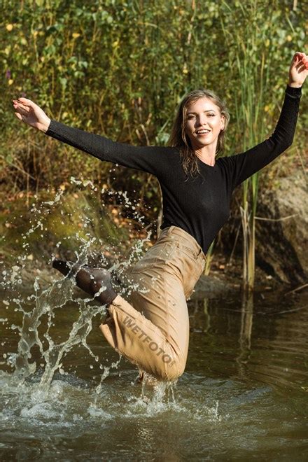 wetlook model in moms jeans and pantyhose gets completely wet on lake