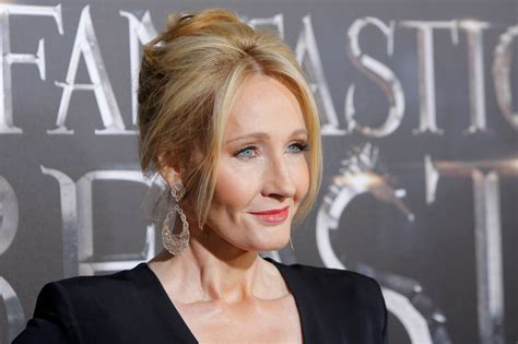 Jk Rowling Canceled Author Receives Massive Disapproval After Transphobic Tweets Enstars