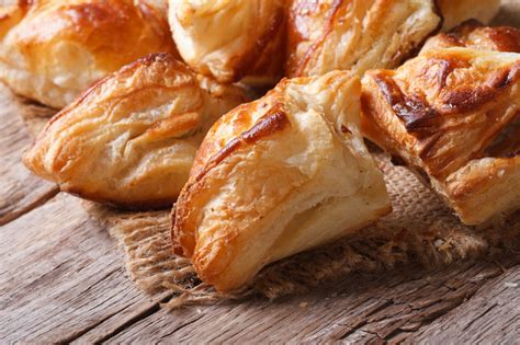 Queste sfogliatine dolci farcite ne sono un ottimo esempio: Ricette dolci con la pasta sfoglia