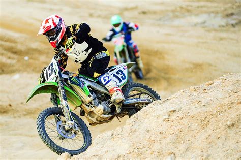 For beginners, riding gear like a helmet keeps injuries at bay. Dirt Bike Riding Tips For Beginners | Bike riding tips ...