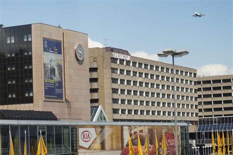 Directly connected with terminal 1 of frankfurt international airport and with its 1.008 hotel rooms. Sheraton Frankfurt Airport: frische Ideen gesucht ...