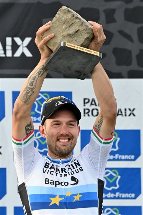 Vincitore Parigi Roubaix Cycling Books Bahrain Victorious