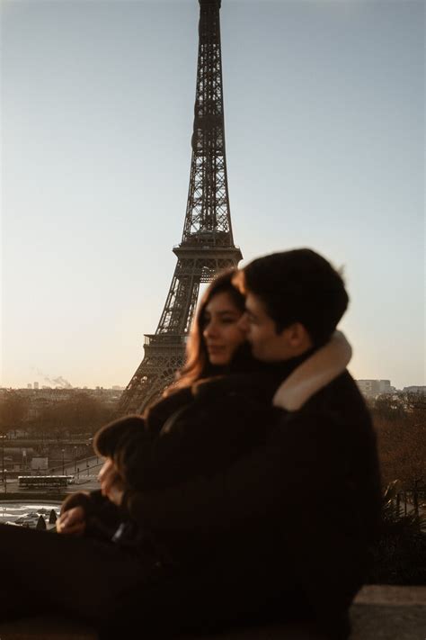 romantic sunrise engagement session by the eiffel tower in paris