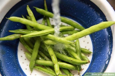 In a large saucepan or stock pot, bring 4 quarts water and 1 tablespoon salt to boil. How to Blanch Beans: 12 Steps (with Pictures) - wikiHow