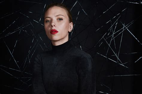 2560x1700 Scarlett Johansson In Black Dress Chromebook Pixel Wallpaper