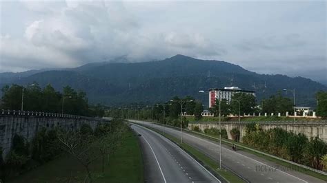 Banjaran titiwangsa, بنجرن تيتيوڠسا, pronounced ˈband͡ʒaˈran titiwaŋˈsa), also known as banjaran besar (big range) by locals, is the chain of mountains that forms the backbone of the malay peninsula.the northern section of the range is in southern thailand, where it is known as sankalakhiri range (thai: Banjaran Titiwangsa (Short Video) - YouTube