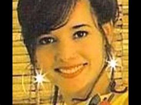 Daniella perez gazolla foi uma atriz e bailarina, casada com o ator raul gazolla e filha da autora de telenovelas glória perez. Homenagem a Daniella Perez a Eterna Yasmim - YouTube