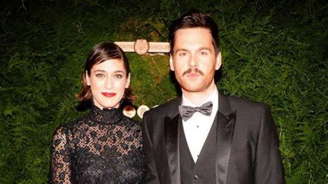Lizzy Caplan Is Married See The Stunning Wedding Pic Cbs News 8 San Diego Ca News