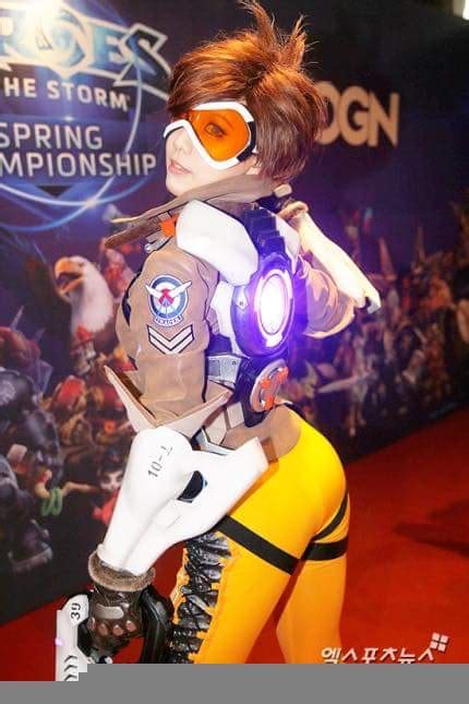 Overwatch S Tracer New Over The Shoulder Pose After Last Weeks Request Page 3 Neogaf