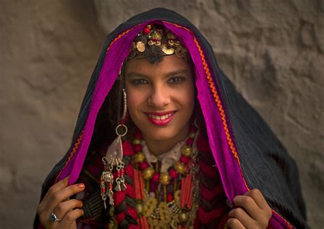 Tuareg Girl In Traditional Clothing Tripolitania Ghadame Flickr