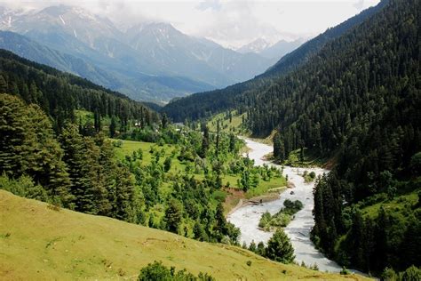 Explore The Inner Beauty Of Kashmir Valley Oyo Hotels Travel Blog