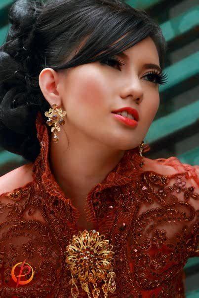 Foto Model Indonesia Seksi Cantik Kennova Prawesty
