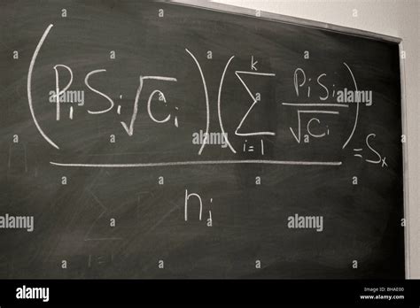 Blackboard Math Calculation Fotografías E Imágenes De Alta Resolución