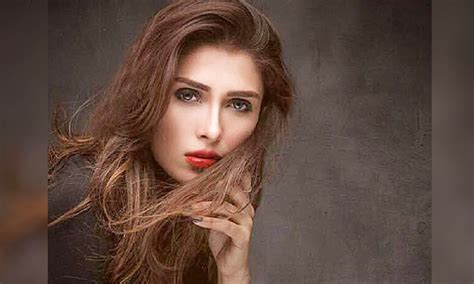 Ayeza Khan Is Interested In Doing A Movie Based On Love Story Reviewitpk