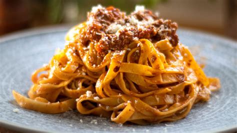 ragù alla bolognese Easy Meals with Video Recipes by Chef Joel Mielle