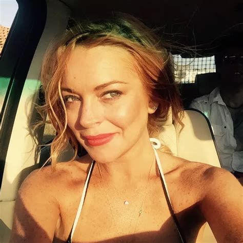 Lindsay Lohan Strips Down To Pants For Racy Instagram Selfie As She