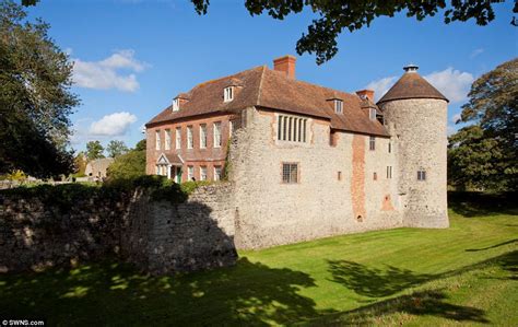 Castle Fit For A King House Once Owned By Henry Viii Up For Sale For £26million Has A Wedding
