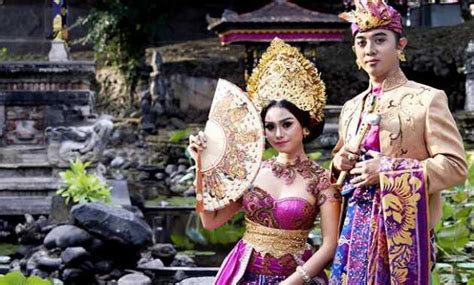 Pada umumnya pakaian adat digunakan hanya pada acara dan ritual tertentu saja. 18 Ide Modis Pakaian Adat Bali Bernama