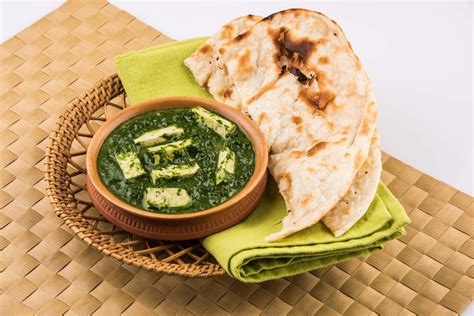 Tasty Palak Paneer Served With Nan Naan Roti Chapati Fulka Tandoori Naan Indian