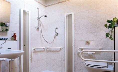 Anziani soli e senza figli, di età superiore ai 65 anni e con reddito non superiore a € 638,00 (pensione sociale per la clientela residenziale sono previsti quattro tipi di agevolazioni economiche Ristrutturazione bagno per disabili agevolazioni