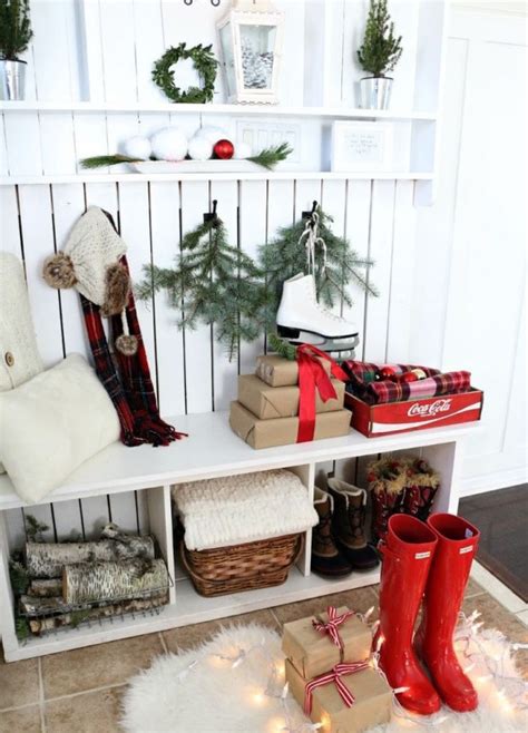23 Welcoming And Cozy Christmas Entryway Décor Ideas Digsdigs