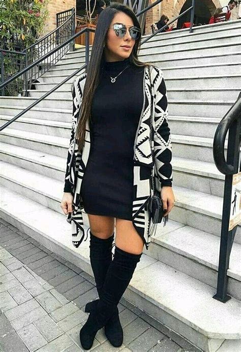 ¿necesitas inspiración sobre cómo combinar unas botas negras? Kimonos para invierno: dale un toque chic a tus outfits de ...