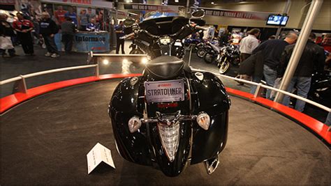 Racing track capabilities for the 2010 yamaha star stratoliner deluxe 2010 Yamaha Stratoliner Deluxe Preview
