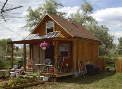 Getting started with a new cabin is obviously expensive, and it may seem that a cabin kit is the right way to lower the cost. 5 Amazing Tiny Houses & Log Cabins Under $10k - Off Grid World