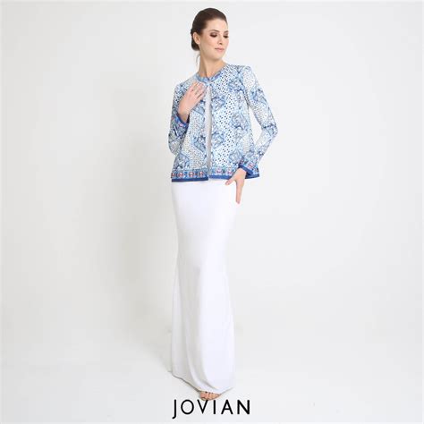 Baju kurung yg tampak simple but hot di mata aku nie adelah dari falling feathers collection by jovian mangadie! Baju Kurung Kedah Jovian Mandagie - BAJUKU
