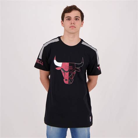 Estás chicago bulls fieles seguidores hacen entonces usted debe llevar esta camisa con cualquiera de sus amigos preferidos juntos para jugar el juego del estadio para apoyarlos. Camiseta NBA Chicago Bulls Essentials Estampada Preta - FutFanatics