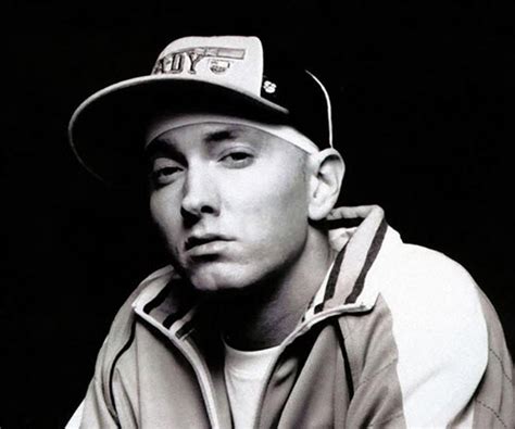 Marshall spent his early childhood being shoved back and forth from kansas city and detroit. Les tatouages d'Eminem : photos et significations