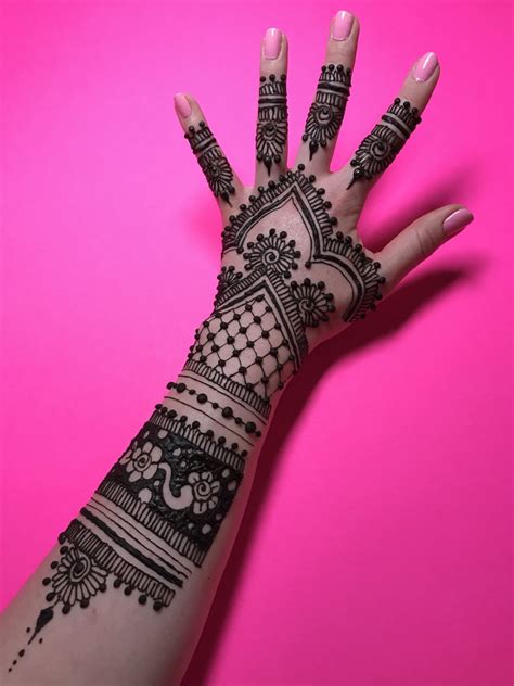 Lawsonia inermis, the henna plant, is native to north african countries. Hire Nikliti5 Henna - Henna Tattoo Artist in Chicago, Illinois