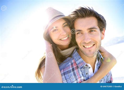 Portrait De Jeunes Couples Heureux Sur La Plage Photo Stock Image Du