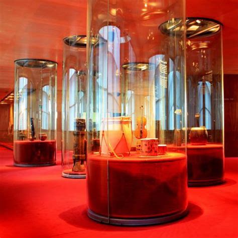 Contemporary Display Case Vidres Berni Curved Glass Illuminated