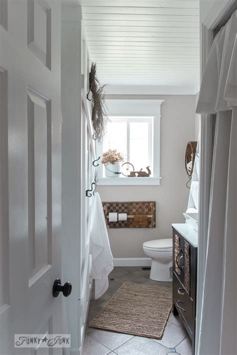 Your bathroom is likely the smallest room in your home, but that doesn't mean it should be sparsely decorated. You Asked - How to decorate a bathroom rusticFunky Junk ...