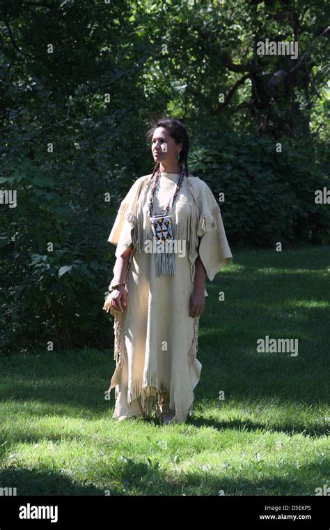 Sioux Indian Woman Hi Res Stock Photography And Images Alamy
