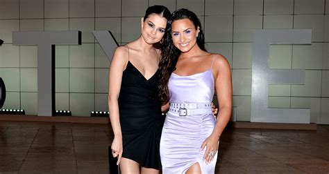 Demi Lovato Selena Gomez Reunite At The Instyle Awards Demi Lovato Selena Gomez Just