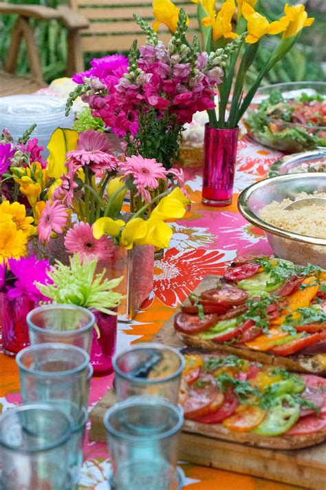 For your dinner party, carefully select organic and natural flowers. Aesthetic Nest: Party: Flower Crown Birthday Party for Tess