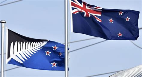 Yeni zelanda bayrağı günümüzde kullanıldığı hali ile 1869 yılından itibaren kullanılmaya başlanmış, new zealand ensign act ile birlikte de 12 haziran 1902 yılında göndere çekilerek ada ülkesinin resmi bayrağı olarak kullanılmaya başlanmıştır. Yeni Zelanda'da yapılan 'bayrak' referandumu sonuçlandı ...
