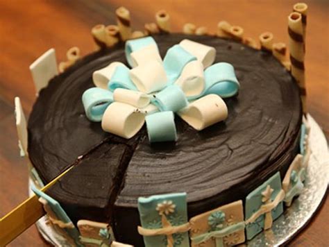 Gifts are appreciated by each and everyone. Gift in a Cake - Best Birthday Gifts Online in India