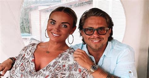 De eerste zoon van de presentator kwam om 22.25 uur ter wereld. Monique Westenberg haalt dus snoeihard hard uit naar André ...