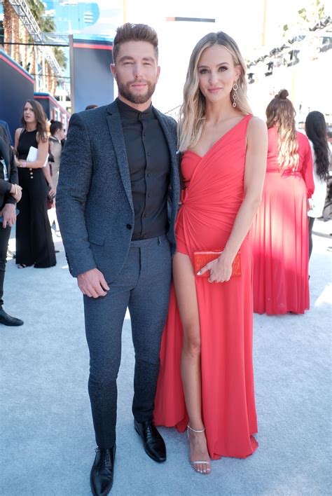 Bachelor Alum Lauren Bushnell Reveals Shes Pregnant With First Child