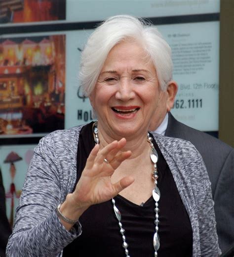 Olympia dukakis was born in 1931 in lowell, massachusetts to greek immigrants. Олимпиа Дукакис — Википедиа нэвтэрхий толь