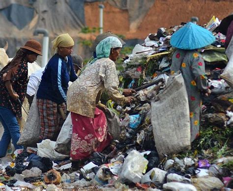 Meskipun demikian, persentase penduduk miskin di jakarta masih termasuk yang paling rendah di indonesia. Angka Kemiskinan di Indonesia 5 Tahun Terakhir Dari Data BPS