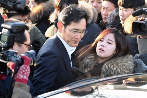 경기남부경찰청 마약범죄수사계는 지난 8일 이 부회장을 마약류 관리에 관한 법률 위반(향정) 혐의로 수원지검에 이송했다고 14일 밝혔다. 서울신문 이재용 부회장 석방되자마자 첫행보는 아버지 병문안