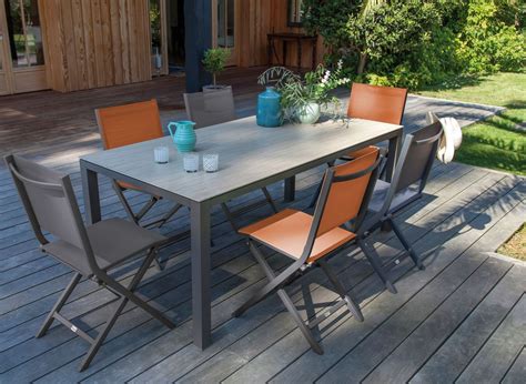 Afin d'accompagner votre table basse, optez pour le salon de jardin design en tissus modulable de la même collection. Table de jardin Bavella 180cm, plateau céramique ...